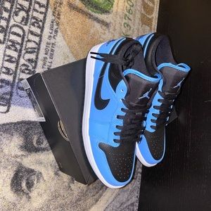 JORDAN 1 LOW UNIVERSITY